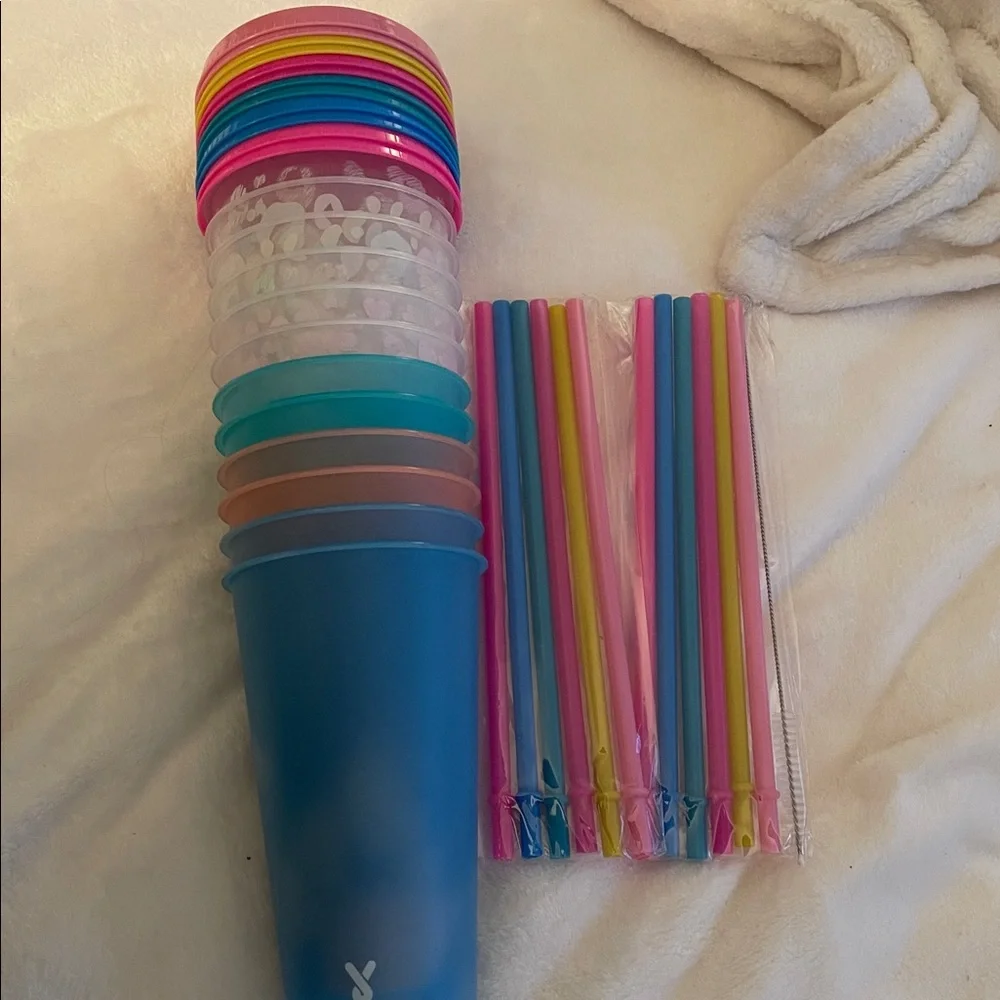 Meoky Plastic Cups with Lids and Straws - 12 Pack 24 oz Color Changing Cups
